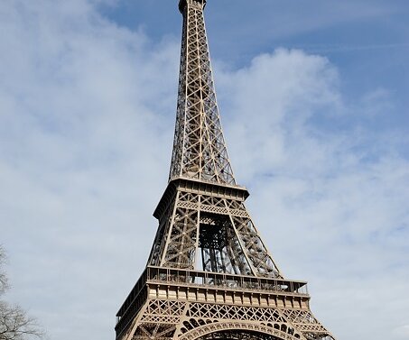 _DSC0023 Arto near the Eiffel tower.