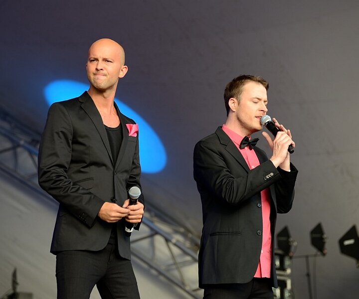 _DSC0022 The band Hallå Hela Pressen getting the show started.