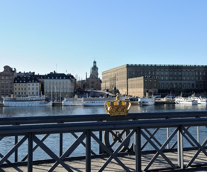 _DSC0021 View towards the old town from Skeppsholmsbron. The Royal Palace to the right.
