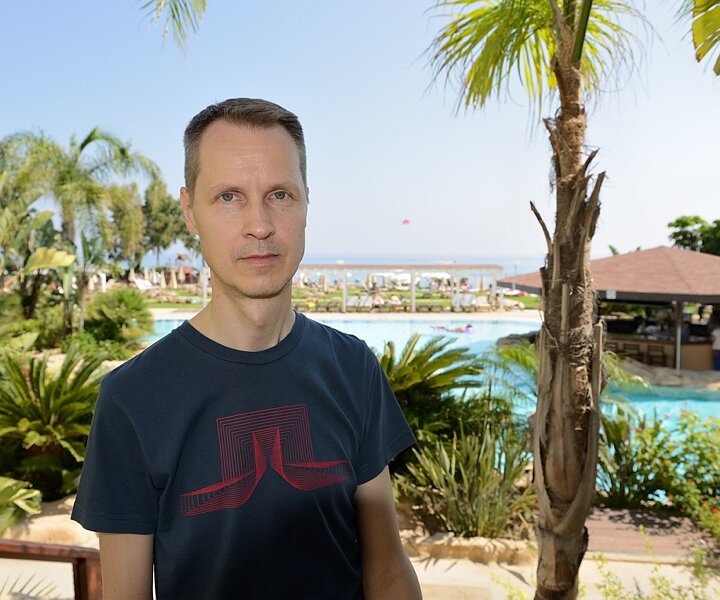 _DSC1501 Arto at Capo Bay hotel in Protaras.