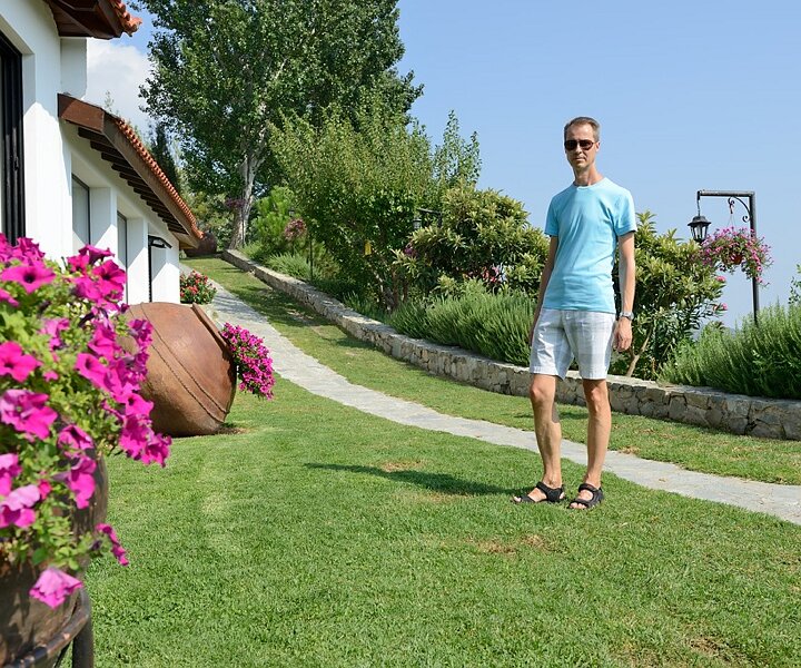 _DSC0011 Arto at a hotel in the village of Agros.