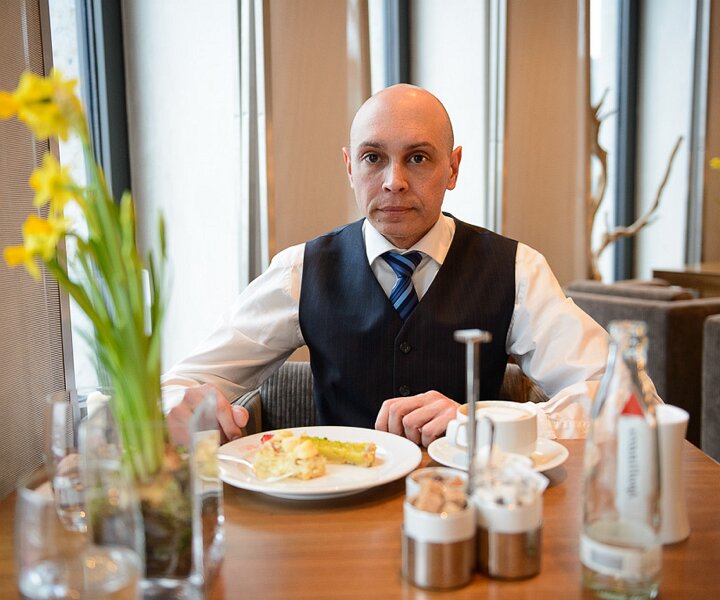 _DSC0187 Markos at the Club Etoile Lounge at Hotel Concorde Berlin for afternoon coffee.