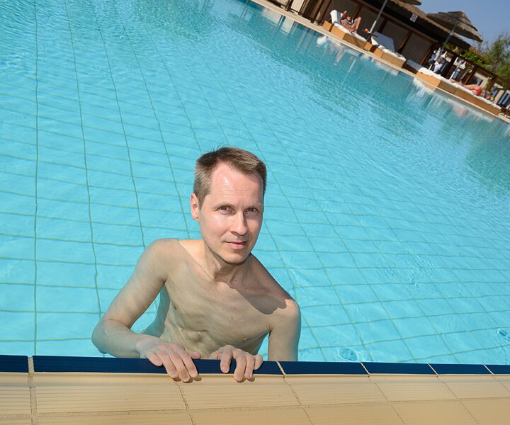 _DSC0034 Arto in the pool at Capo Bay .