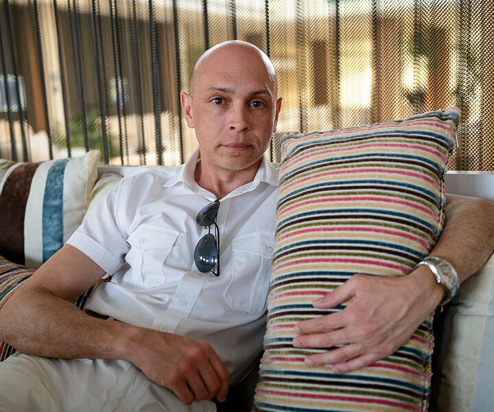 _DSC0100 Markos in the lobby at Capo Bay .