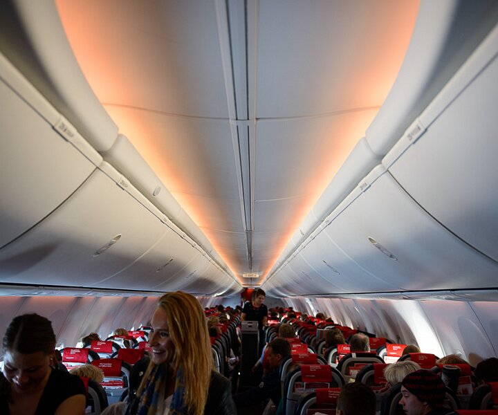 _DSC0009 The cabin of the B737-800.