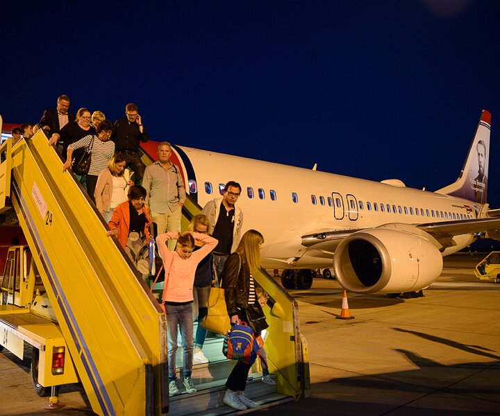 _DSC0047 Getting off the B737-800 at Larnaca airport.