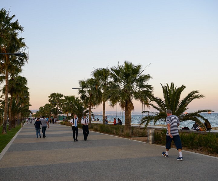 _DSC0012 At the seaside promenade (Molos in Greek) in Limassol in the evening.