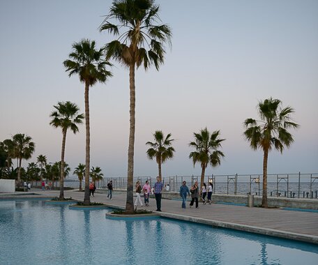 _DSC0030 At the seaside promenade (Molos) in Limassol in the evening.