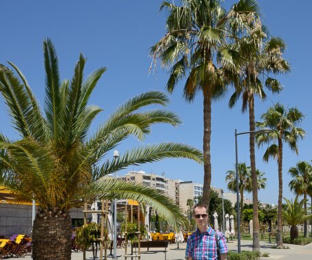 _DSC0011 Arto at the seaside promenade (Molos) in Limassol.