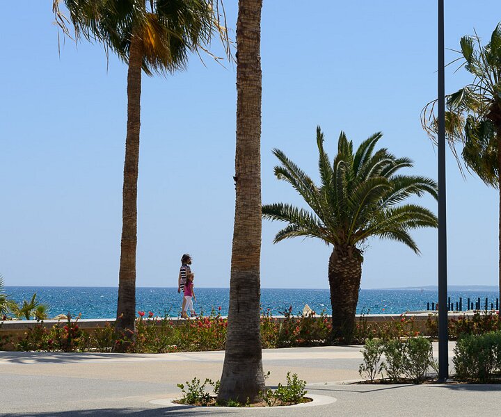 _DSC0050 At the seaside promenade (Molos) in Limassol.