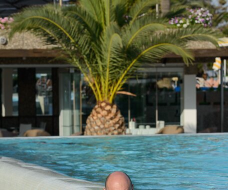 _DSC0020 Markos in the pool.