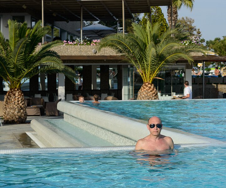 _DSC0024 Markos in the pool.