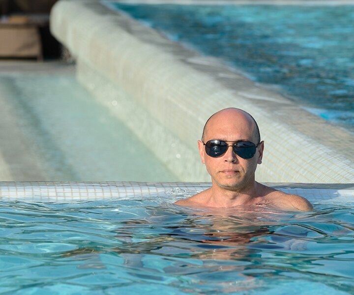_DSC0033 Markos in the pool.