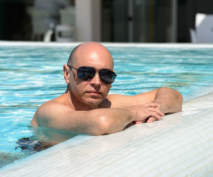 _DSC0016 Markos in the pool.