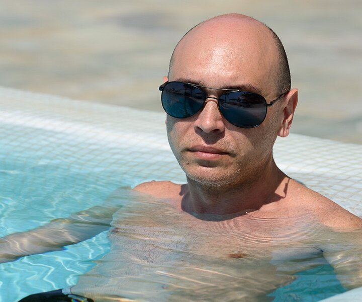 _DSC0019 Markos in the pool.