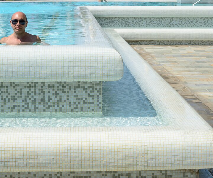 _DSC0021 Markos in the pool.
