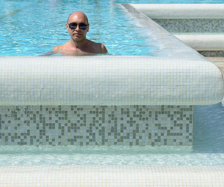 _DSC0022 Markos in the pool.
