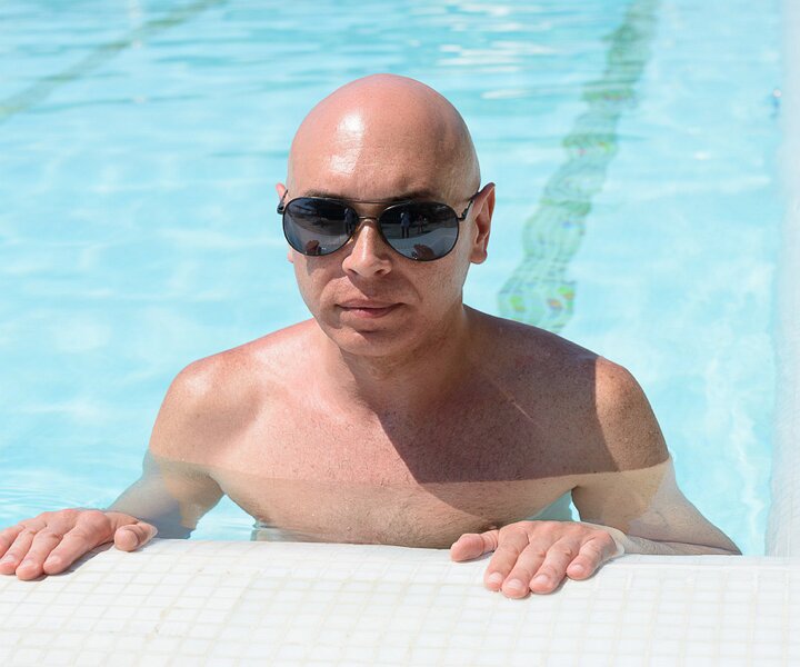 _DSC0026 Markos in the pool.
