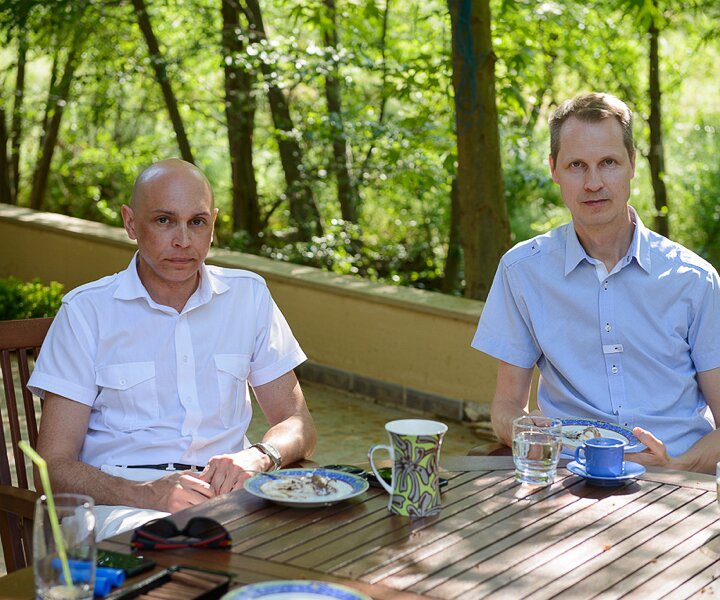 _DSC0054 Markos and Arto, Aa a friend's country house at Pera Pedi.