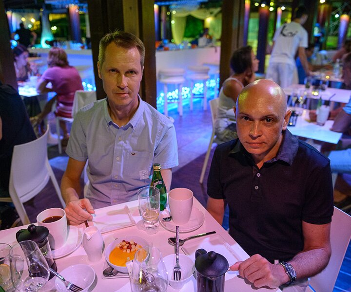 _DSC0014 Arto and Markos at the favourite Koi Lounge Bar and A la Carte Restaurant, at Capo Bay Hotel .