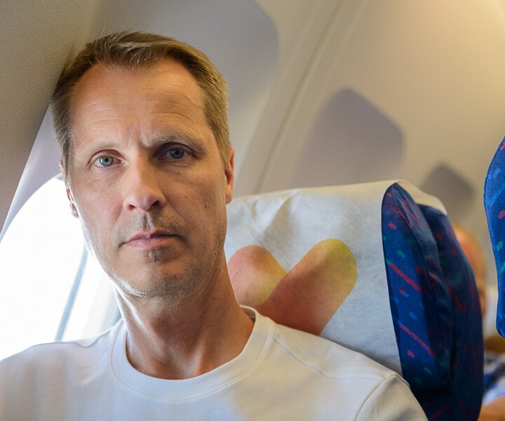 _DSC0025 Arto in the aircraft, flying to Stockholm.