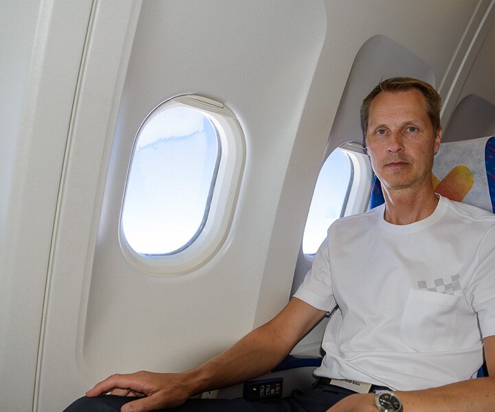 _DSC0030 Arto in the aircraft, flying to Stockholm.