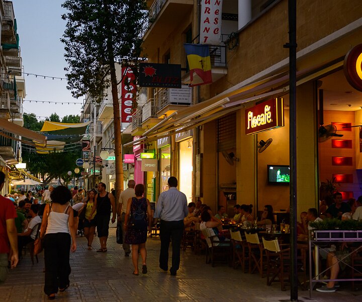 _DSC0023 Ledra Street in the evening.