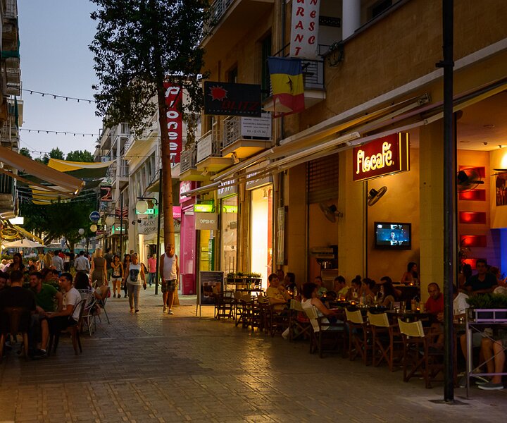 _DSC0027 Ledra Street in the evening.
