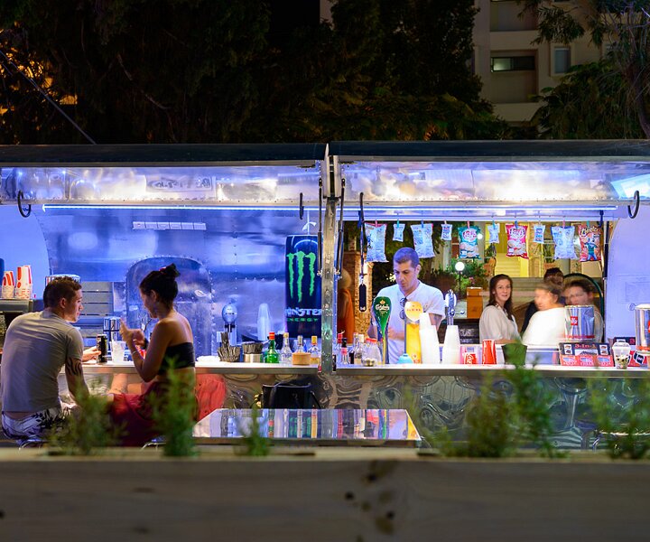 _DSC0113 The Airstream caravan serving beverages (the bar) at Start Park.
