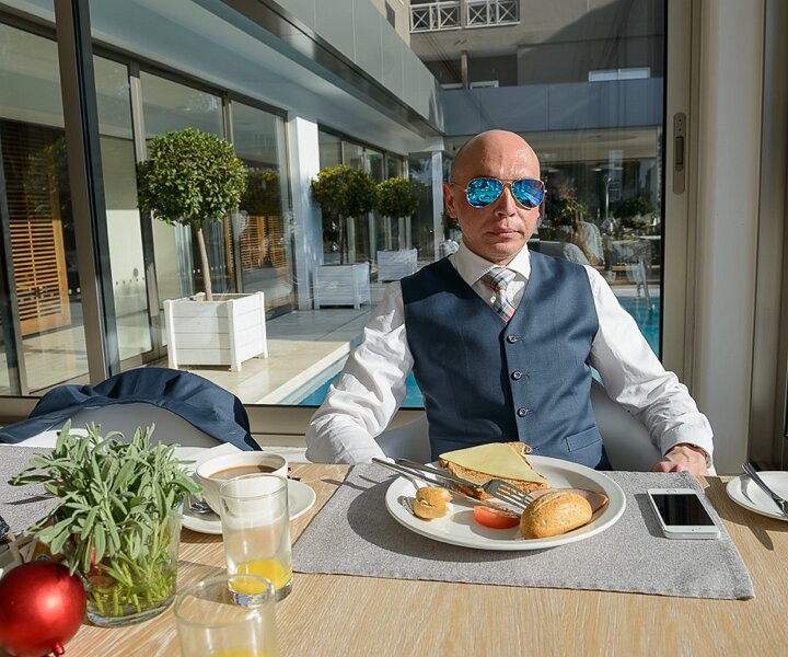 _DSC0002 Markos having breakfast at Alasia hotel in Limassol.