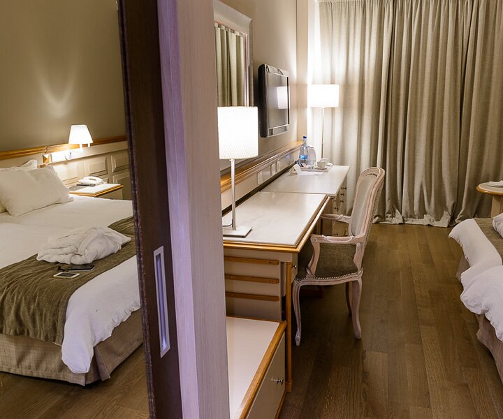 _DSC0016 In the room at Alasia hotel in Limassol.
