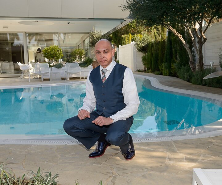 _DSC0036 Markos by the pool at Alasia hotel in Limassol.
