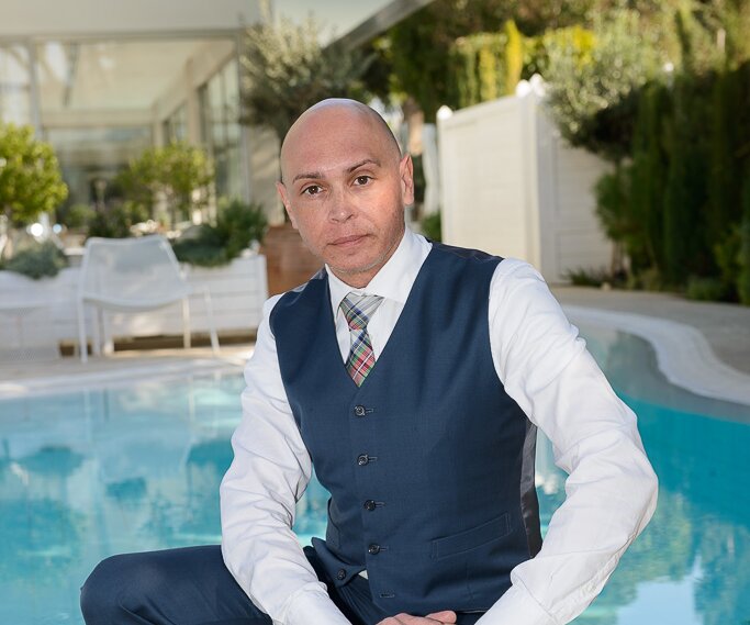 _DSC0037 Markos by the pool at Alasia hotel in Limassol.