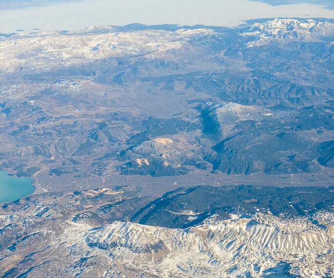 _DSC0008 Flying to Cyprus, above the mountain peaks with snow in Turkey.
