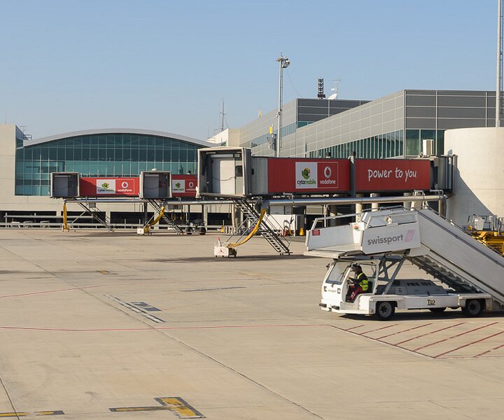 _DSC0030 At Larnaca airport, taxiing to the gate.