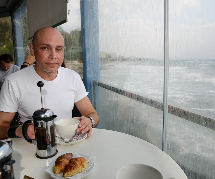 _DSC0006 Markos having coffee by the sea in Limassol.