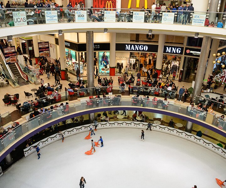 _DSC0031 Ice skating rink at the mall in Limassol.