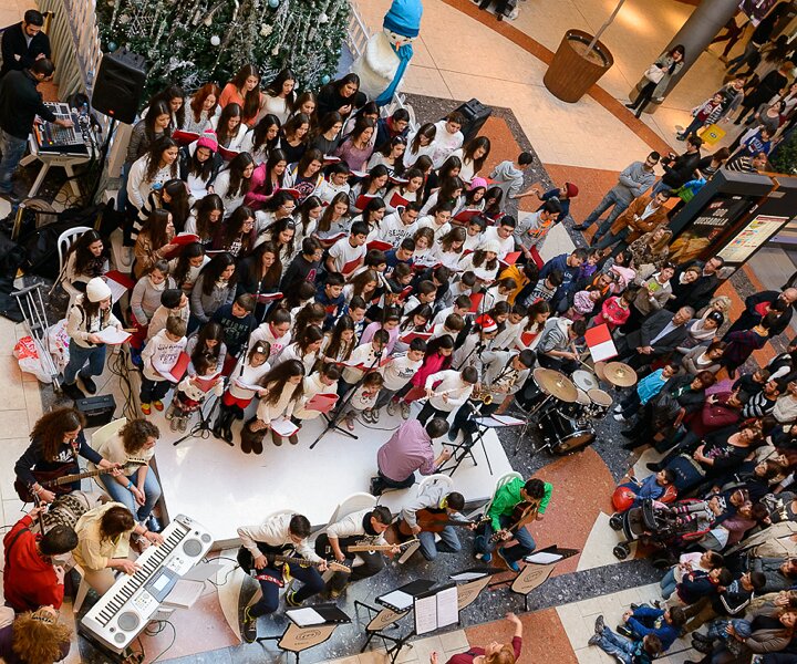 _DSC0034 Christmas choir at the mall in Nicosia.
