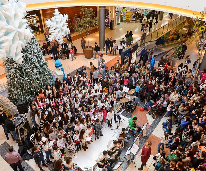_DSC0044 Christmas choir at the mall in Nicosia.