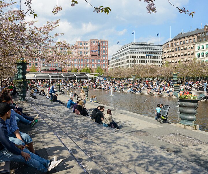 _DSC0015 Enjoying spring in Kungsträdgården.