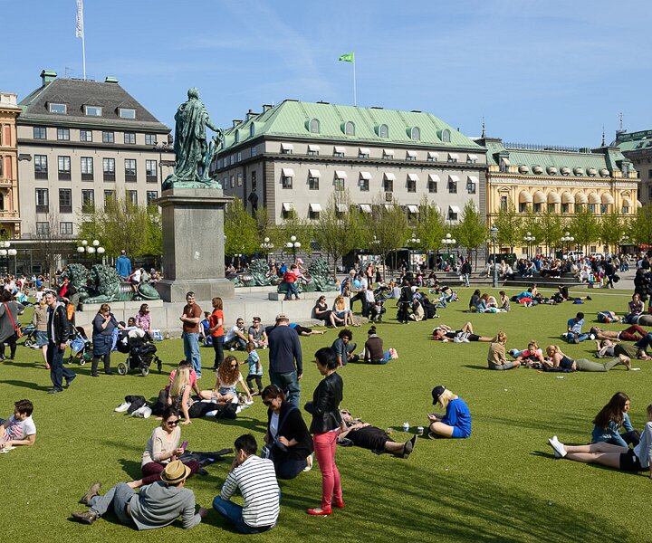 _DSC0020 Enjoying spring in Kungsträdgården.