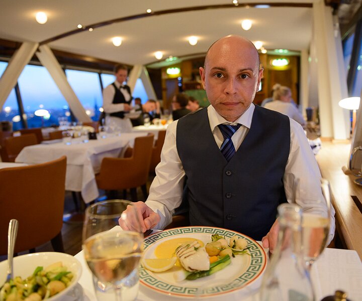 _DSC0054 Markos having dinner at Gondolen on midsummer's eve.