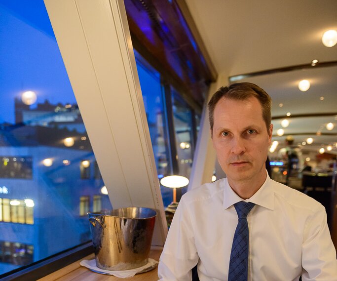 _DSC0057 Arto having dinner at Gondolen on midsummer's eve.