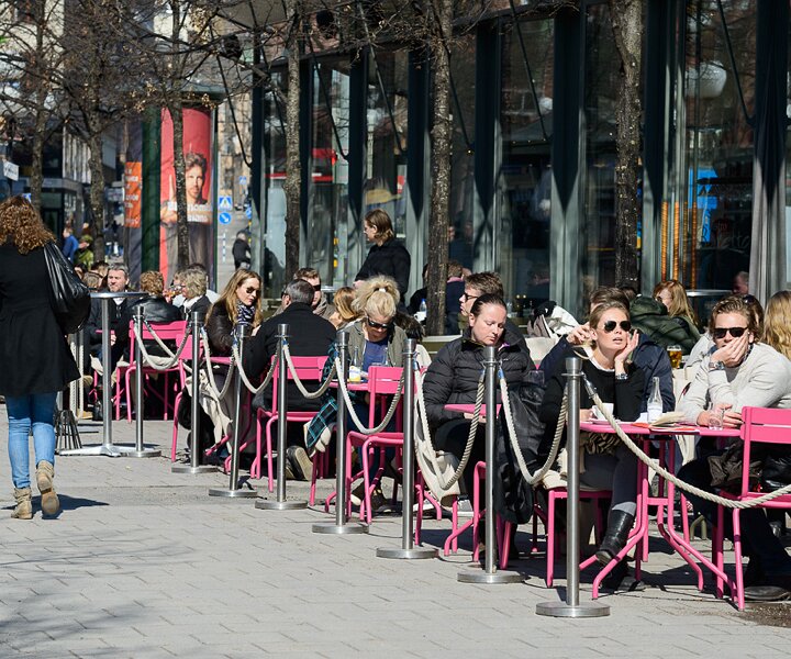 _DSC0005 People at Kungstr�dg�rden enjoying the sunny weather.