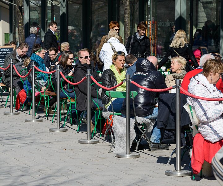 _DSC0039 People at Kungstr�dg�rden enjoying the sunny weather.