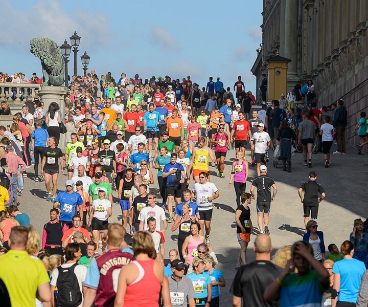 _DSC0030 Runners at the Royal Palace.