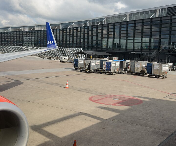 _DSC0015 At Arlanda airport, waiting for push back.