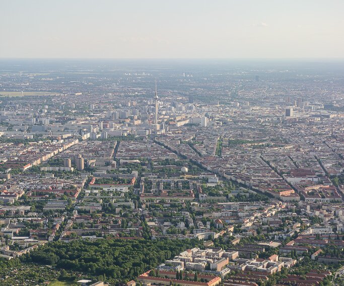 _DSC0042 View of central Berlin and the TV-tower, on the approach to Tegel airport.