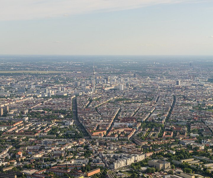_DSC0044 View of central Berlin and the TV-tower, on the approach to Tegel airport.