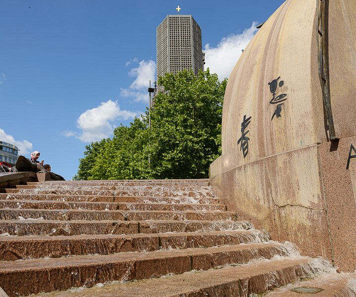 _DSC0008 The Weltkugelbrunnen at Breitscheidplatz in Berlin.
